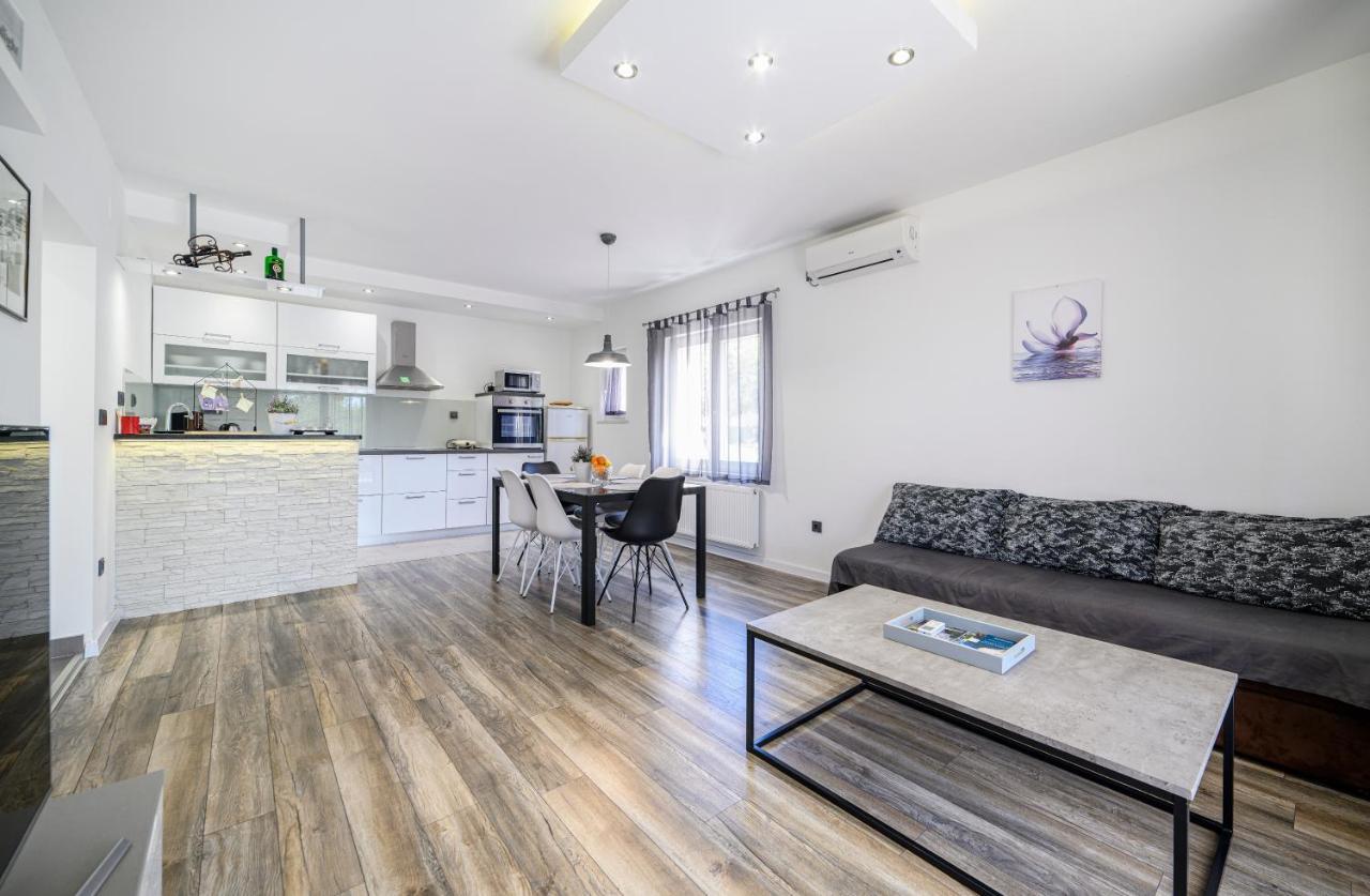 Holiday Home Rokoko Шибеник Экстерьер фото